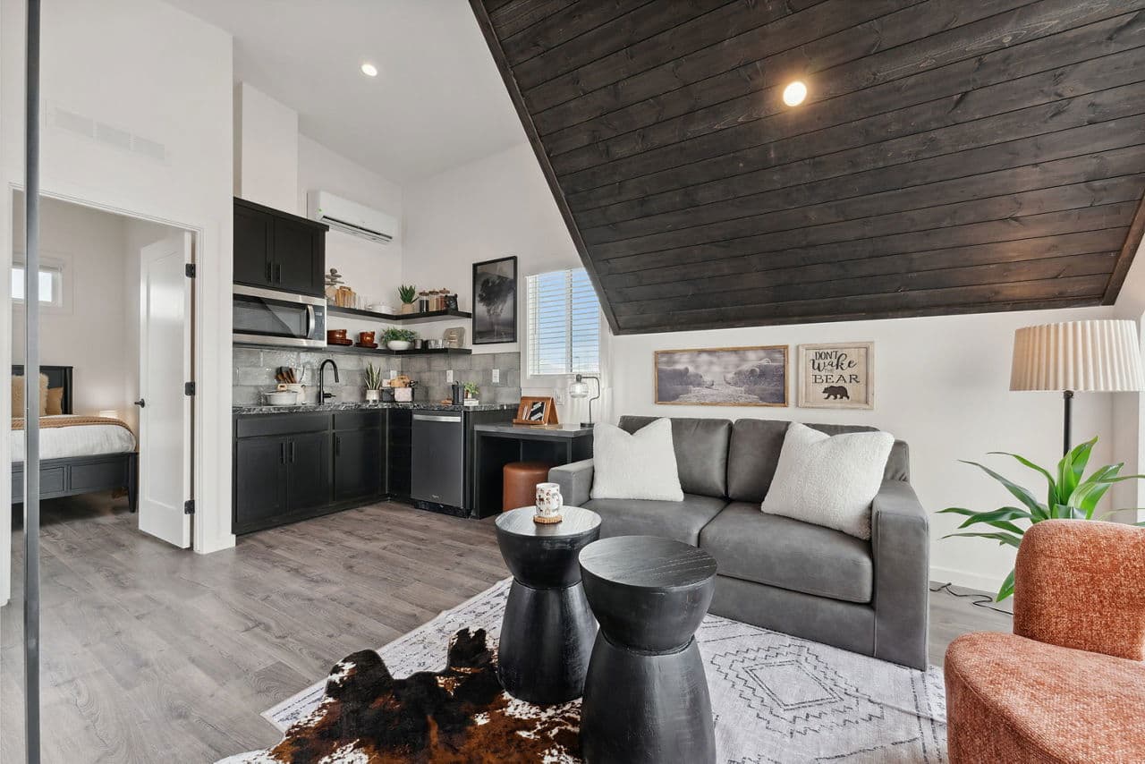 Ata-01 interior home features