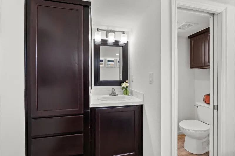 Ath-23l bathroom home features