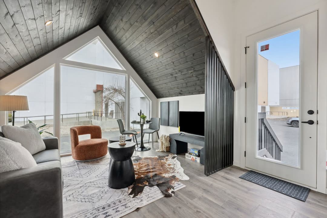 Ata-01 interior home features