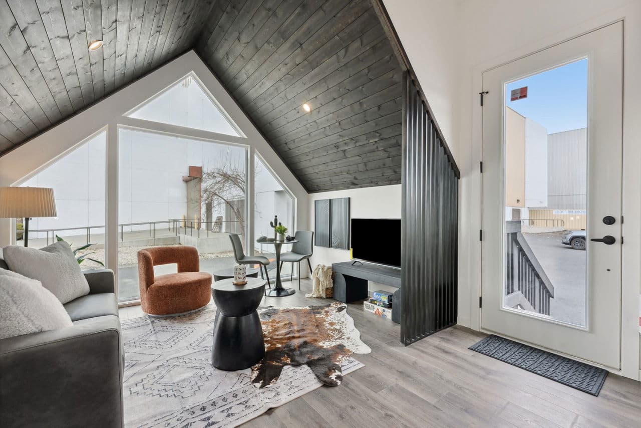 Ata-01 interior home features